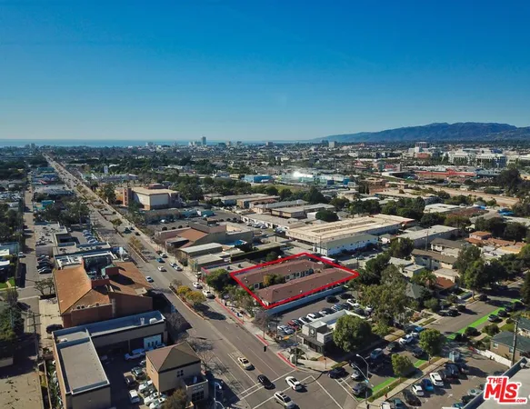 $5,990,000 | 2711 Pico Boulevard, Santa Monica, CA 90405