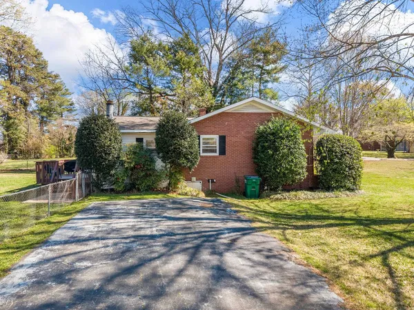 $259,900 | 142 Woodhaven Drive, Spartanburg, SC 29307