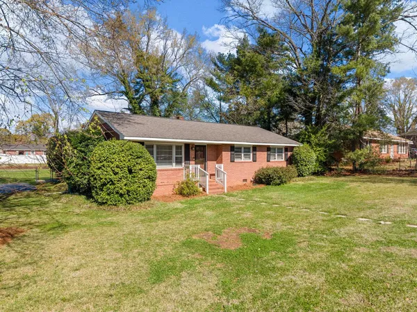 $259,900 | 142 Woodhaven Drive, Spartanburg, SC 29307