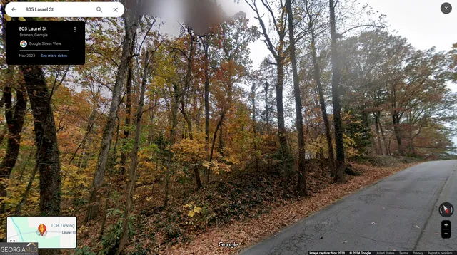 a view of a pathway both side of building