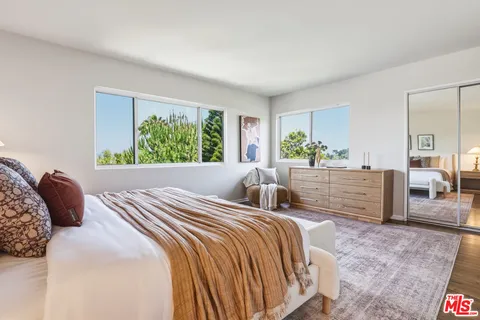$1,899,000 | 2525 Ivanhoe Drive, Los Angeles, CA 90039