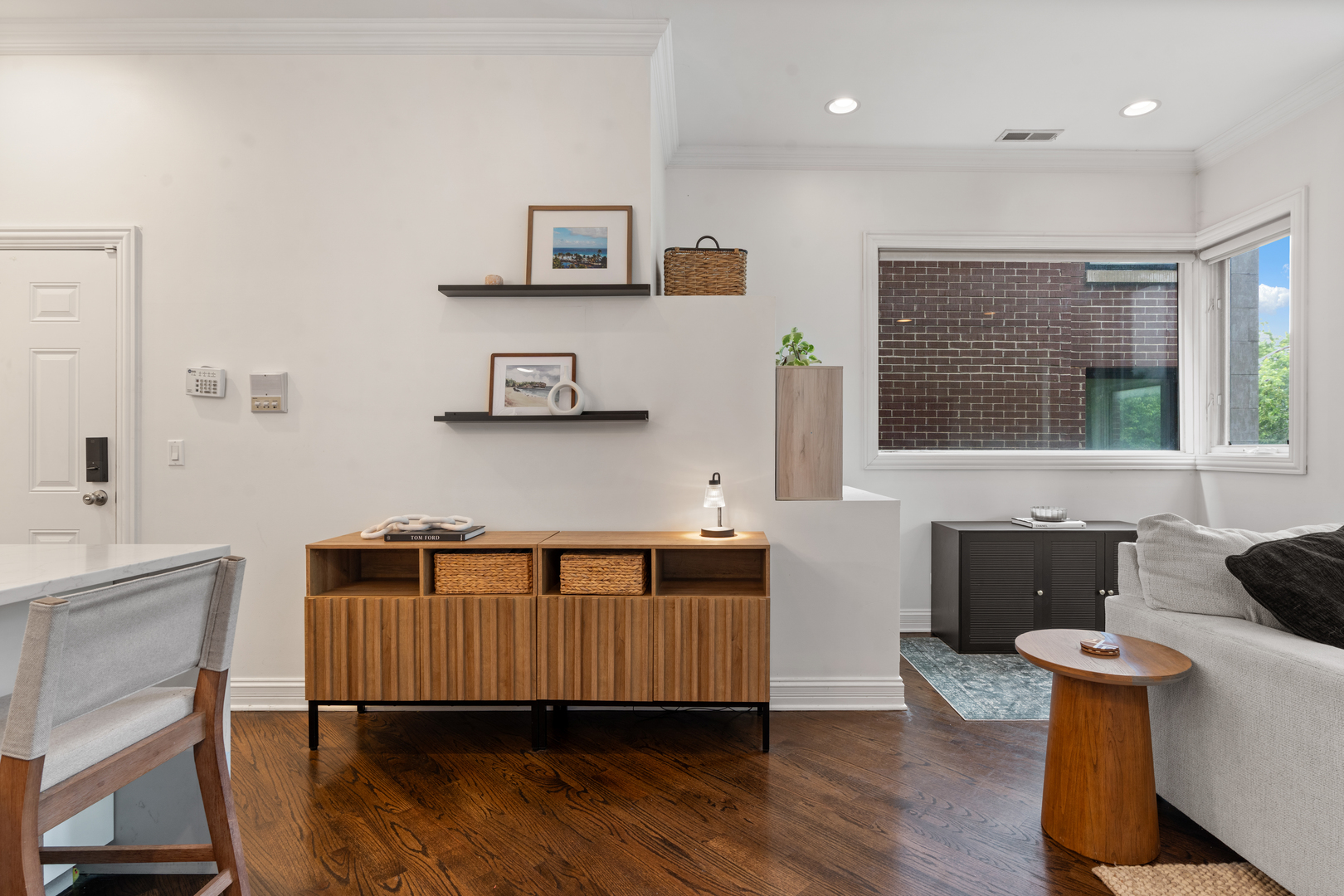 1131 West Addison Street, Unit 2 Chicago, IL 60613 - Photo 8 of 30 Gallery Image 8
