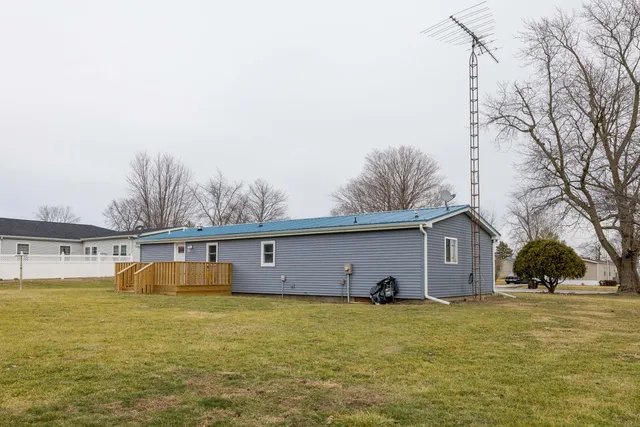 $209,000 | 306 South Chestnut Street, Earl Park, IN 47942