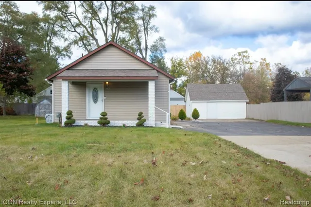 $1,500 | 743 Hollister Street, Pontiac, MI 48340