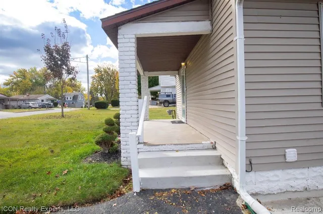 $1,500 | 743 Hollister Street, Pontiac, MI 48340