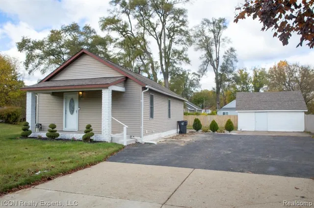 $1,500 | 743 Hollister Street, Pontiac, MI 48340