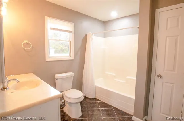 $1,500 | 743 Hollister Street, Pontiac, MI 48340