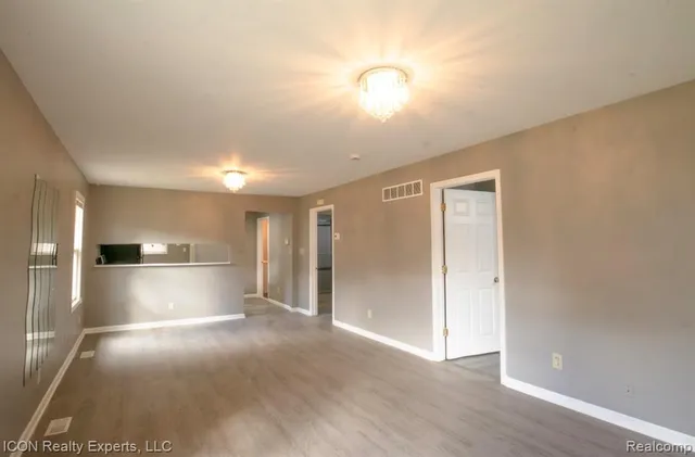 $1,500 | 743 Hollister Street, Pontiac, MI 48340