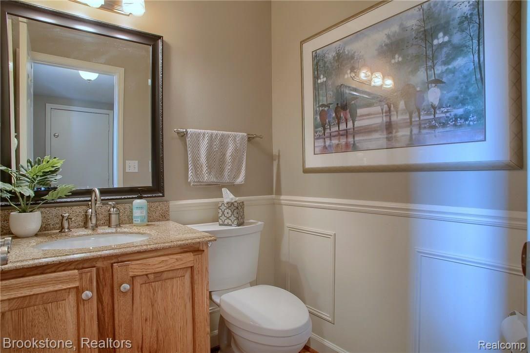 854 Ravine Terrace Drive Rochester, MI 48307 - Photo 15 of 29 Half_Bath.jpg