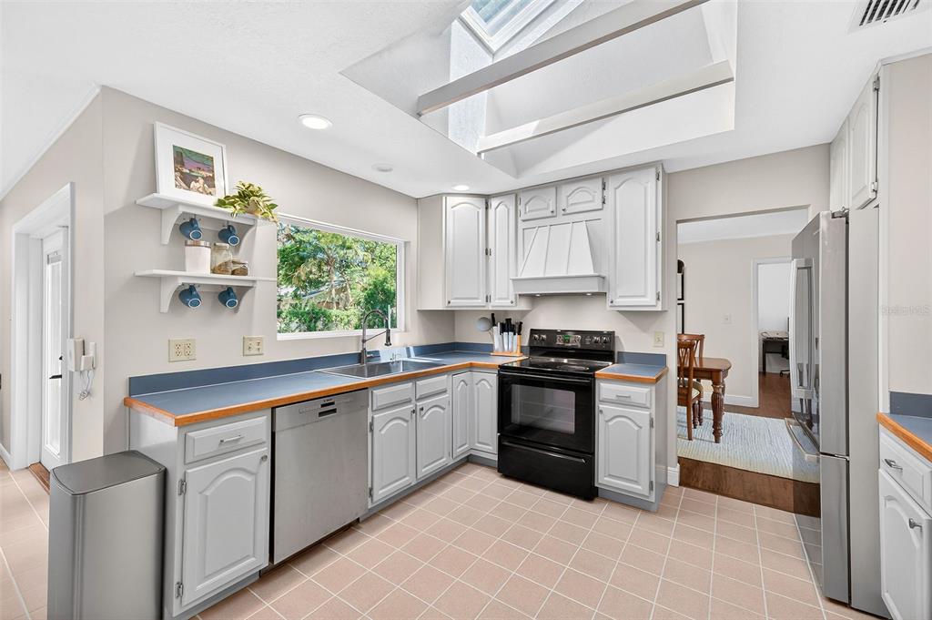 517 Roughbeard Road Winter Park, FL 32792 - Photo 12 of 53 Gallery Image 12