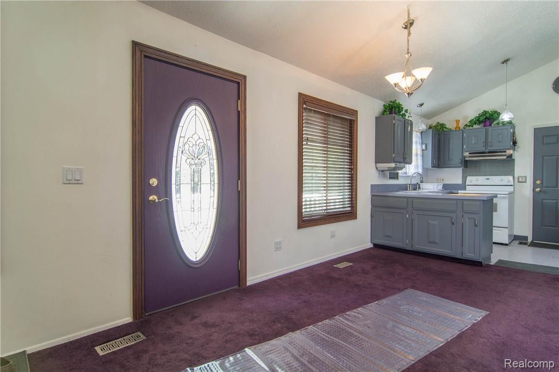 5499 Liberty Bell Road Grand Blanc, MI 48439 - Photo 3 of 45 DSC_6688.jpg
