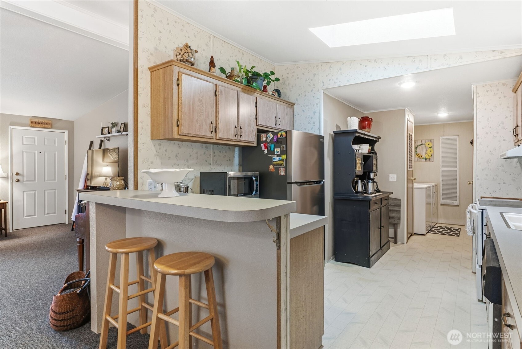 129 Arlington Place Longview, WA 98632 - Photo 11 of 27 a kitchen with kitchen island a refrigerator stove and microwave