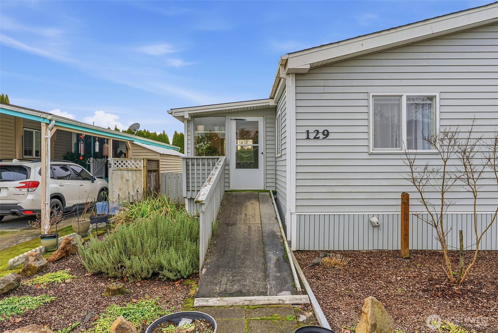 129 Arlington Place Longview, WA 98632 - Photo 2 of 27 a view of a house with a yard