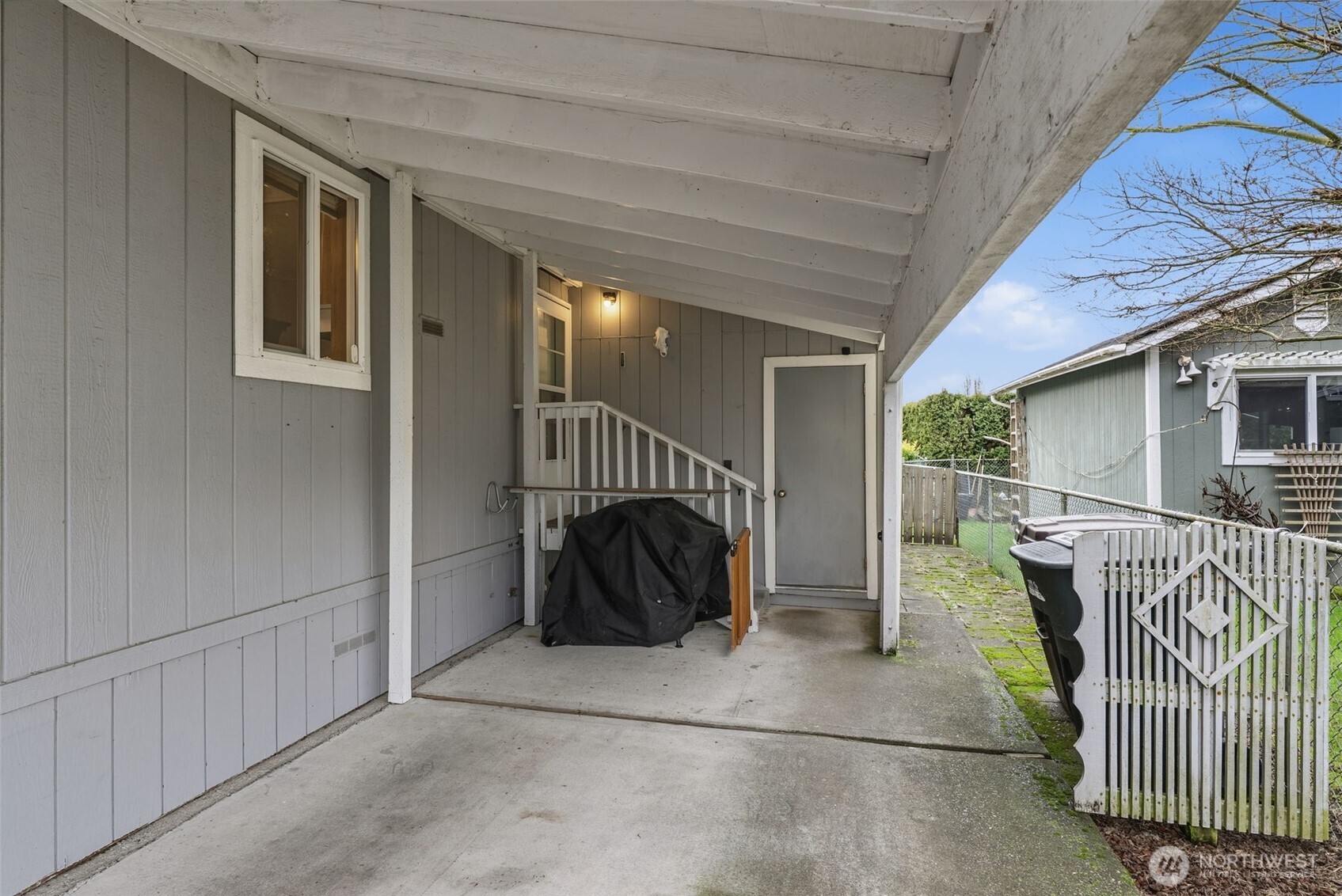 129 Arlington Place Longview, WA 98632 - Photo 21 of 27 a view of a balcony
