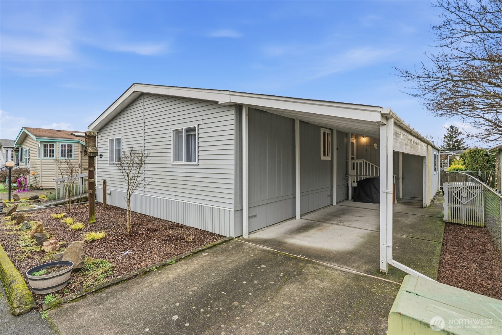 129 Arlington Place Longview, WA 98632 - Photo 27 of 27 a backyard of a house