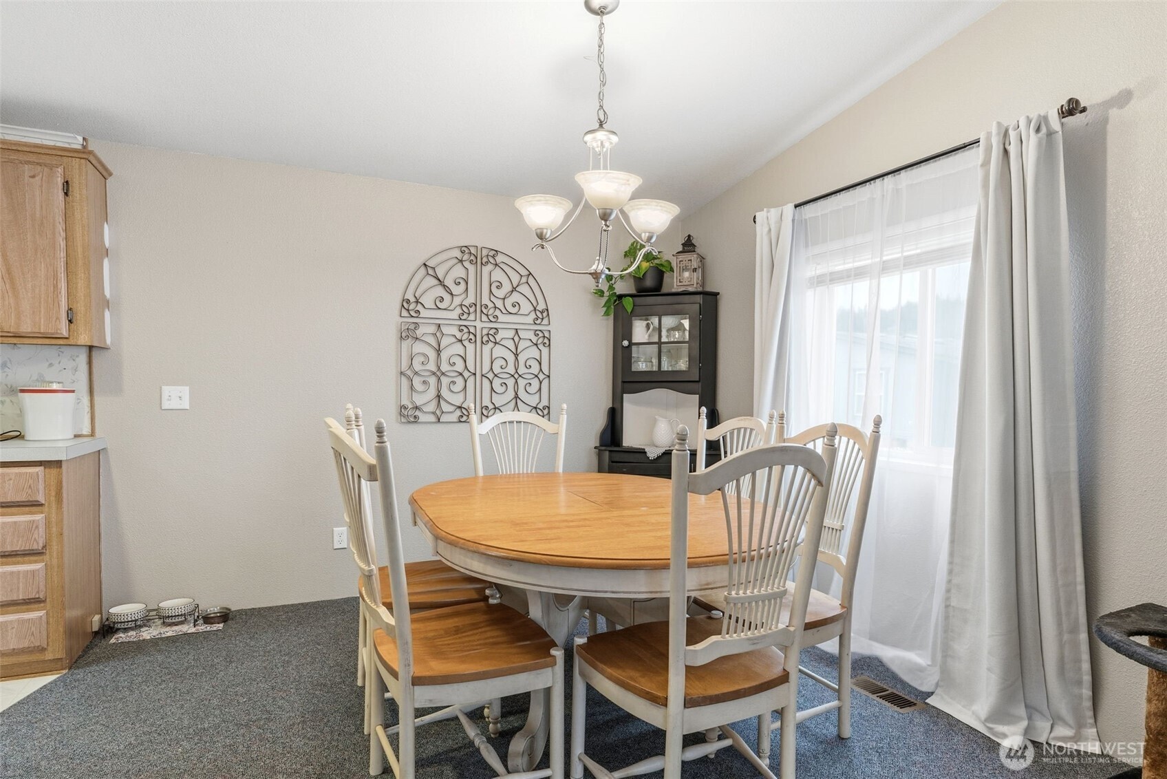 129 Arlington Place Longview, WA 98632 - Photo 10 of 27 a view of a dining room with furniture and wooden floor