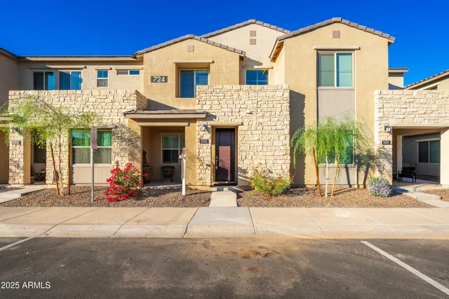 $399,000 | 724 East Lark Street, Unit 102, Gilbert, AZ 85297