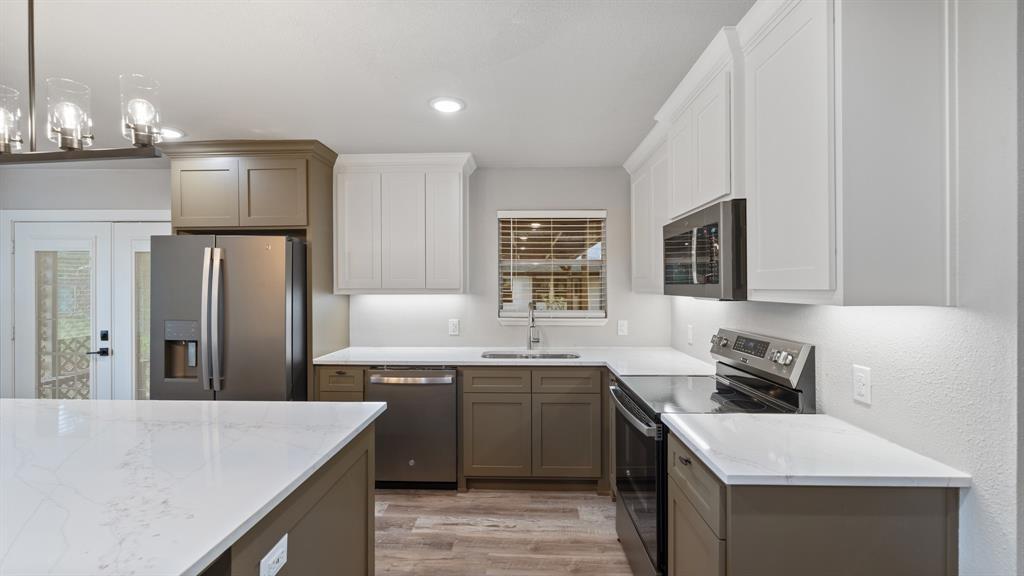 129 King Arthur Road Mabank, TX 75156 - Photo 25 of 33 a kitchen that has a cabinets and a stove