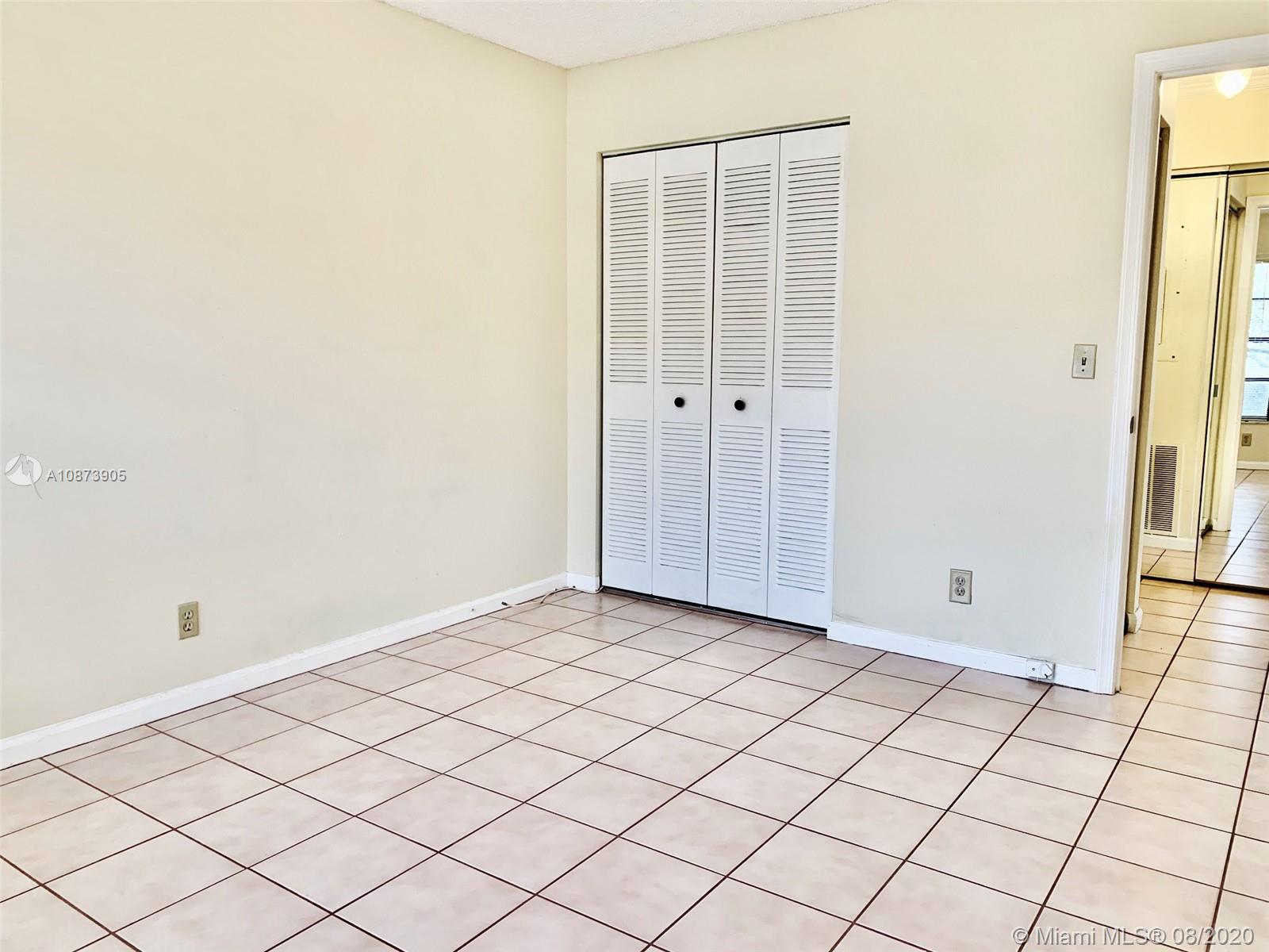 492 Hardwood Place, Unit 492 Boca Raton, FL 33431 - Photo 14 of 21 a view of an empty room