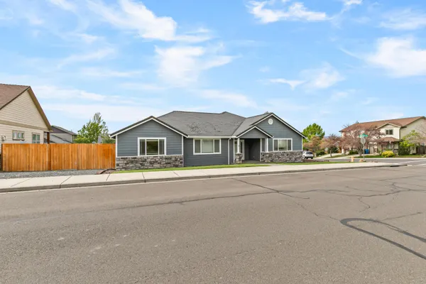 $439,900 | 602 Barton Road, Eagle Point, OR 97524