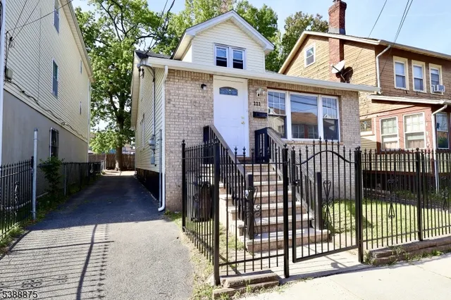 $419,999 | 223 West End Avenue, Newark, NJ 07106