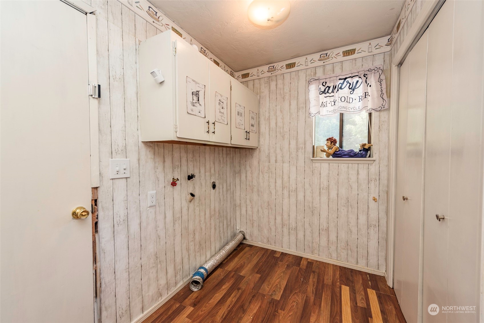 306 Webb Road Sequim, WA 98382 - Photo 24 of 40 a view of an entryway with wooden floor