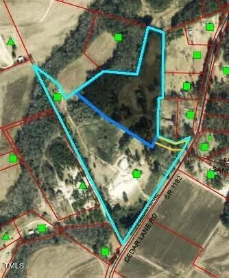 a view of yard with green space