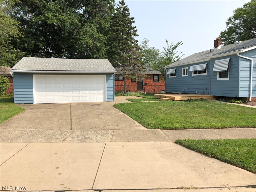 1116 Monarch Road Cleveland, OH 44121 - Photo 3 of 35