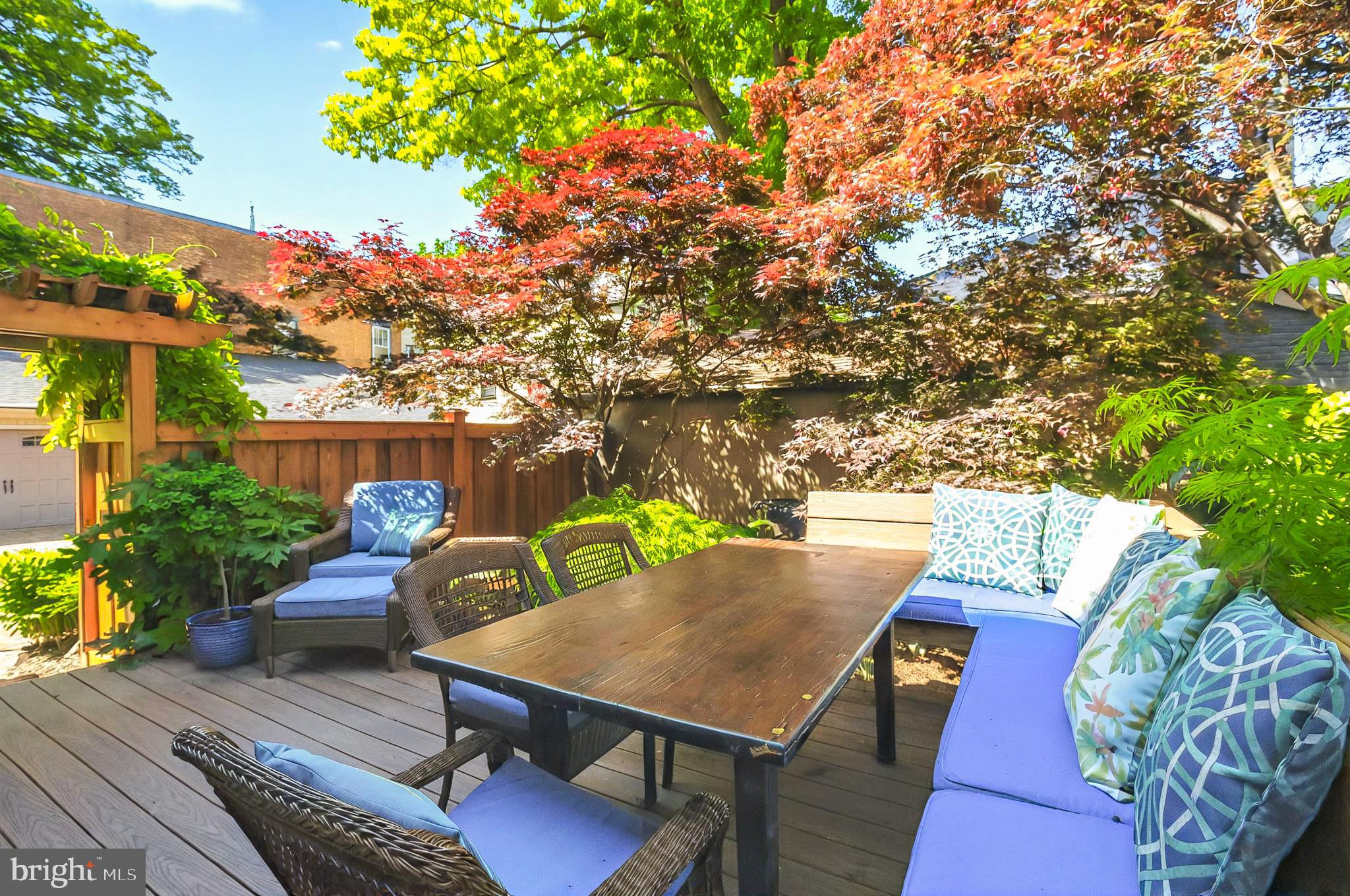 125 South Duke Street Lancaster, PA 17602 - Photo 30 of 40 a view of a chairs and table in patio
