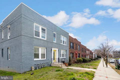 $2,250 | 1659 Holbrook Street Northeast, Unit 1, Washington, DC 20002