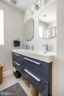 $2,250 | 1659 Holbrook Street Northeast, Unit 1, Washington, DC 20002