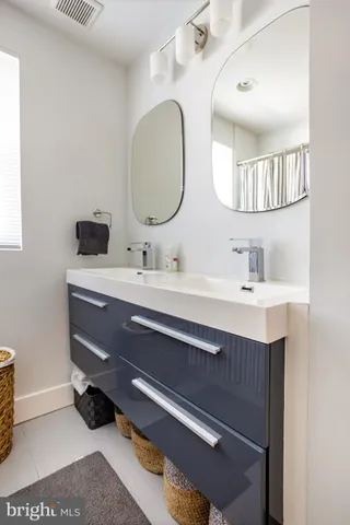 $2,250 | 1659 Holbrook Street Northeast, Unit 1, Washington, DC 20002