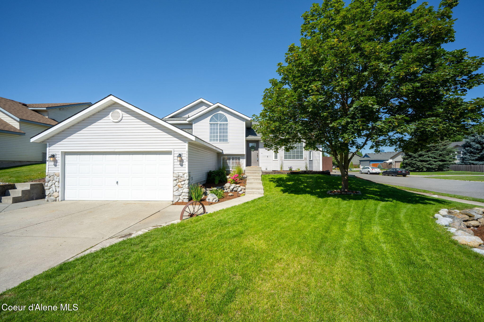 3795 Graphite Court Post Falls, ID 83854 - Photo 2 of 59 19-web-or-mls-DSC_2404