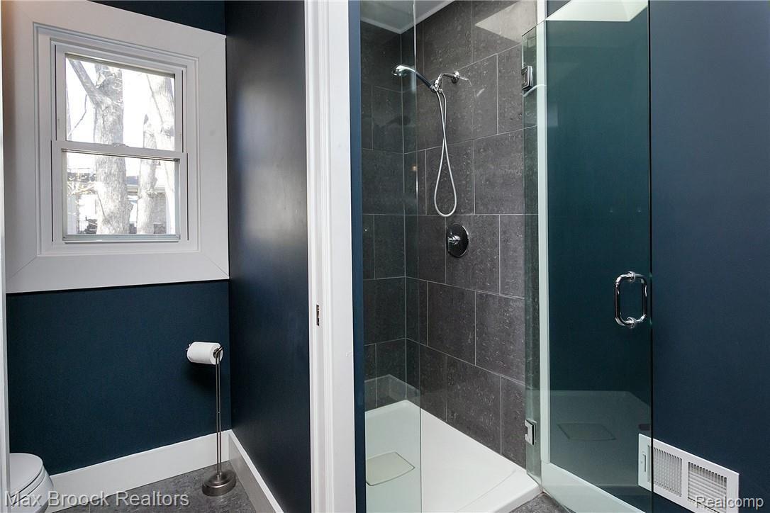 516 Ludlow Avenue Rochester, MI 48307 - Photo 20 of 37 Master Bath
