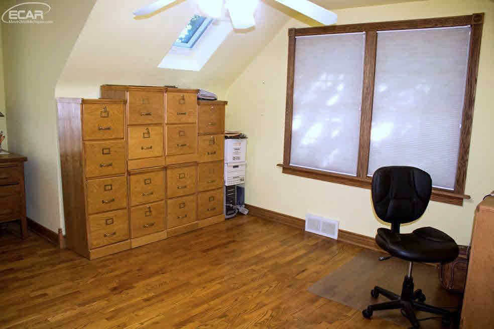 1359 Flushing Road Flushing, MI 48433 - Photo 20 of 58 21318253-19.JPG