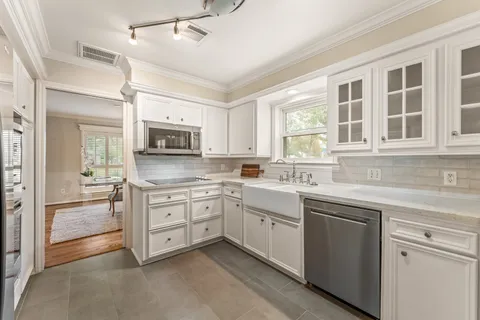 $825,000 | 10203 Green Tree Road, Houston, TX 77042