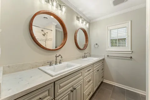 $825,000 | 10203 Green Tree Road, Houston, TX 77042