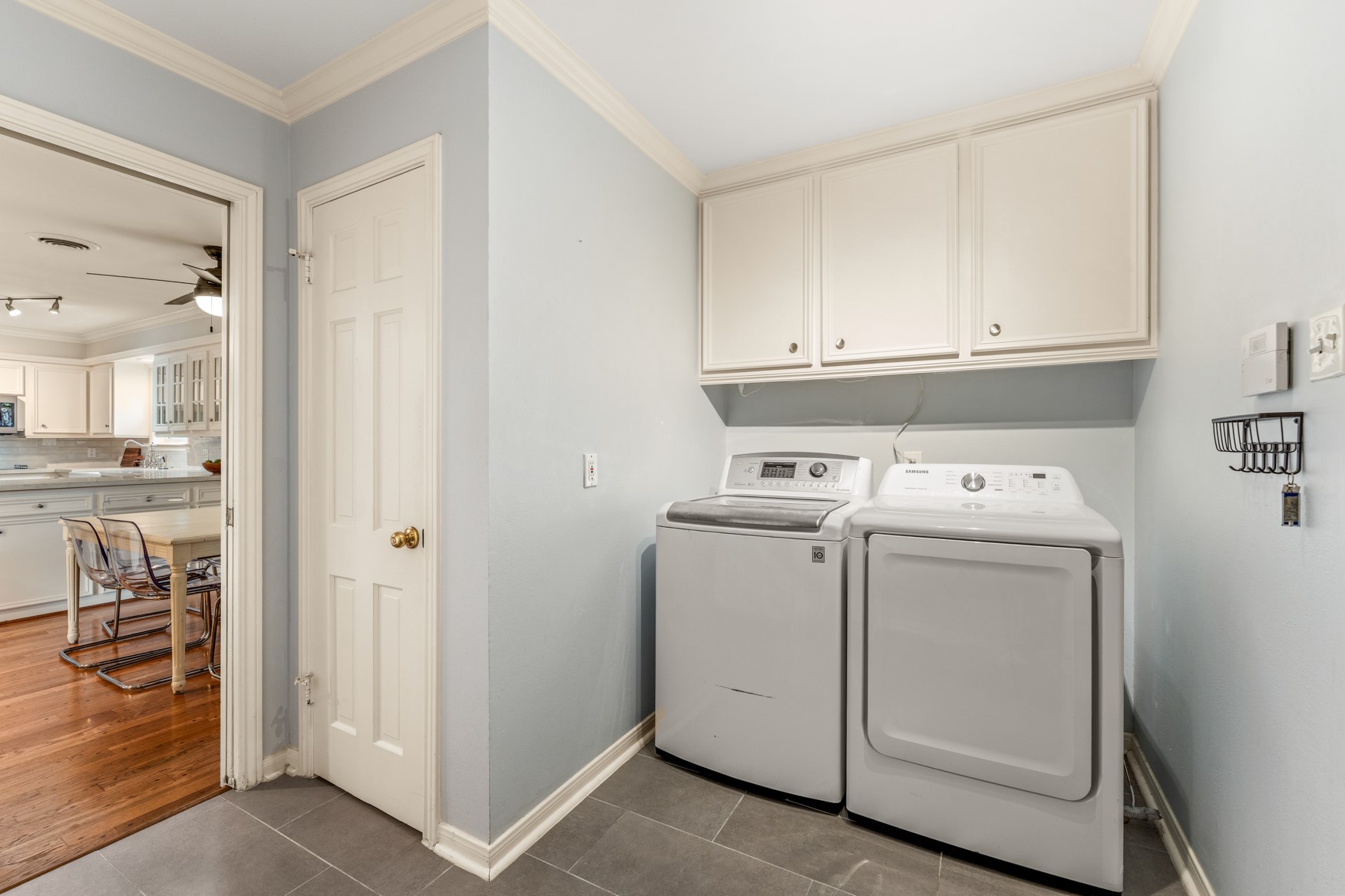 10203 Green Tree Road Houston, TX 77042 - Photo 20 of 28 The laundry room includes a sink area and a half bath.