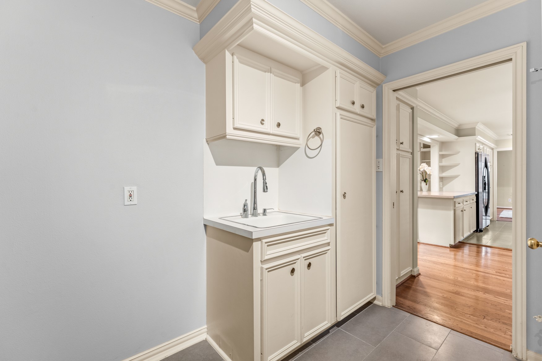 10203 Green Tree Road Houston, TX 77042 - Photo 21 of 28 The laundry room features a sink area and storage, with additional space ideal for a future mudroom or drop zone.