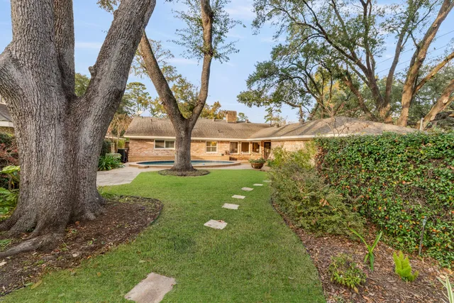 $825,000 | 10203 Green Tree Road, Houston, TX 77042