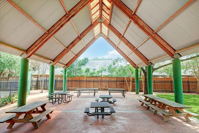 $825,000 | 10203 Green Tree Road, Houston, TX 77042