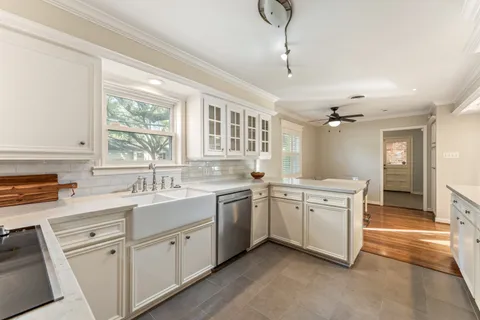 $825,000 | 10203 Green Tree Road, Houston, TX 77042