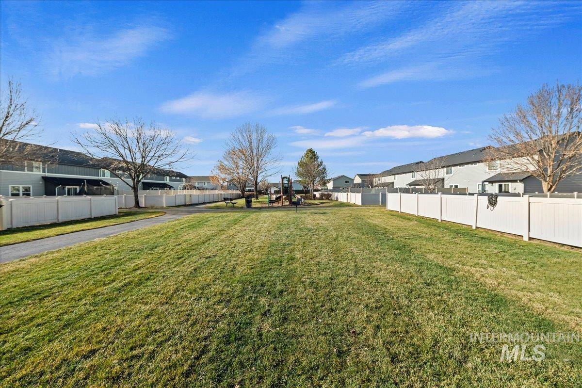 916 West Woodpine Street Meridian, ID 83646 - Photo 30 of 32 View of yard featuring a residential view