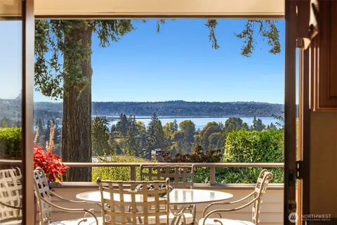 $4,950,000 | 9501 Northeast 13th Street, Clyde Hill, WA 98004
