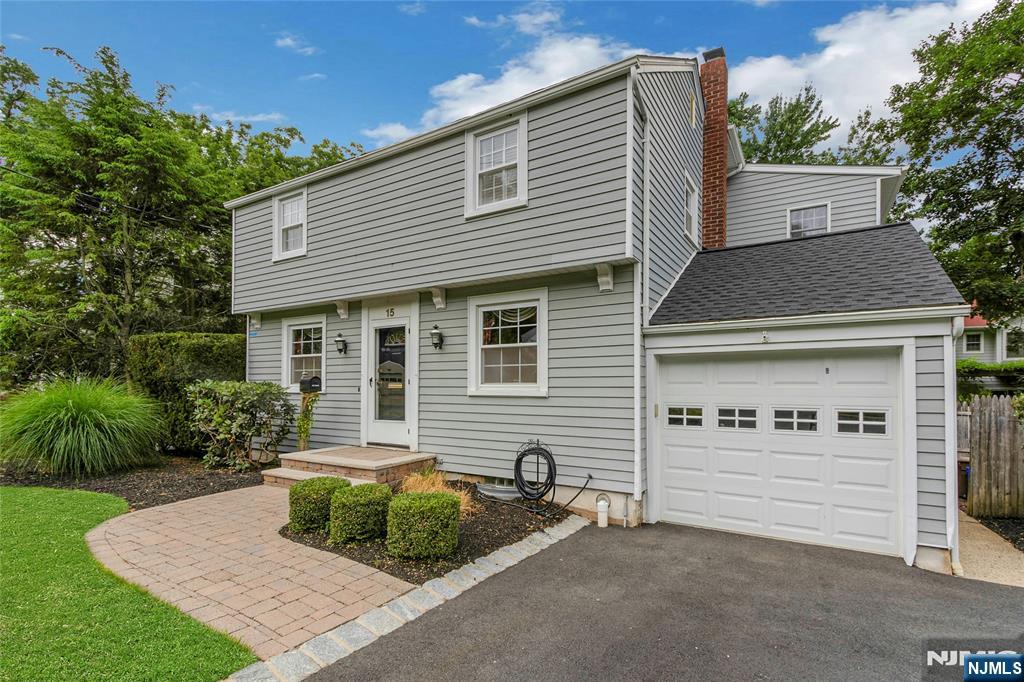 15 Colonial Road Tenafly, NJ 07670 - Photo 5 of 40