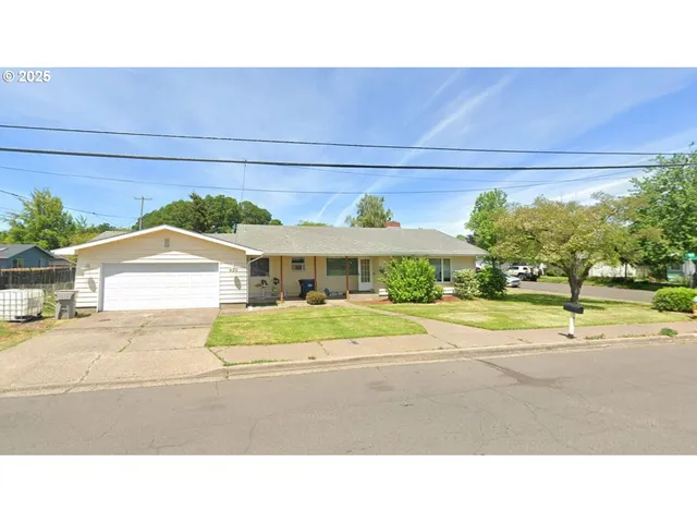 $399,000 | 920 West 10th Avenue, Junction City, OR 97448