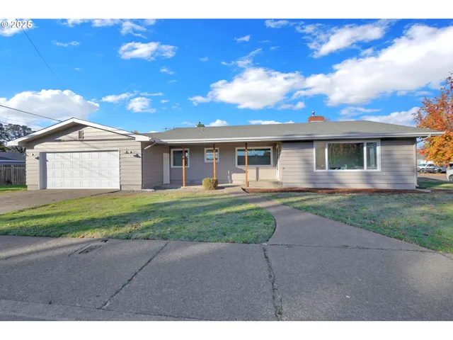 $399,000 | 920 West 10th Avenue, Junction City, OR 97448