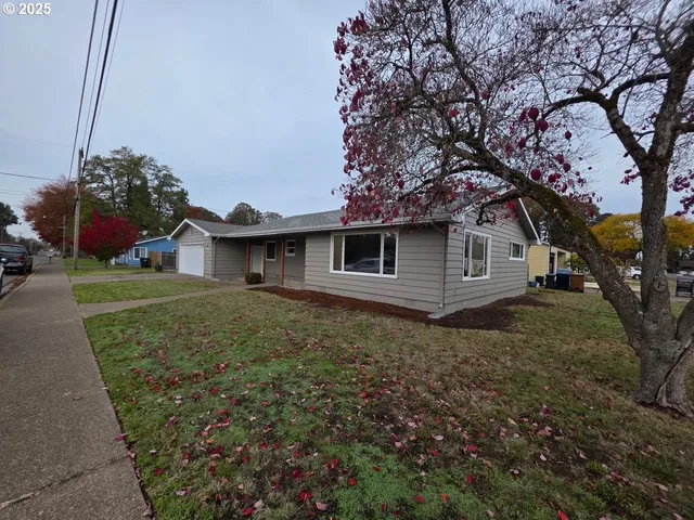 $399,000 | 920 West 10th Avenue, Junction City, OR 97448