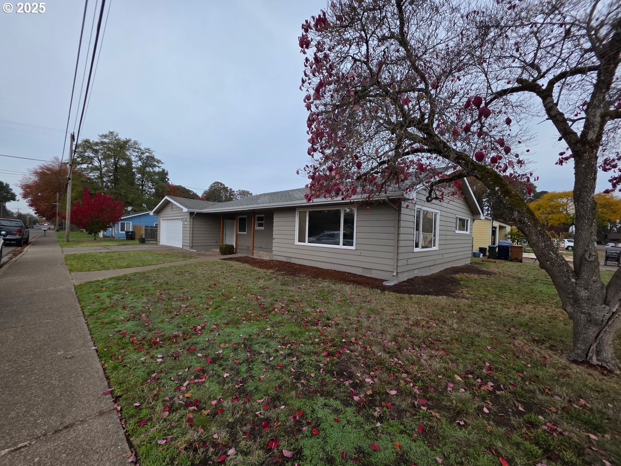 920 West 10th Avenue Junction City, OR 97448 - Photo 2 of 33