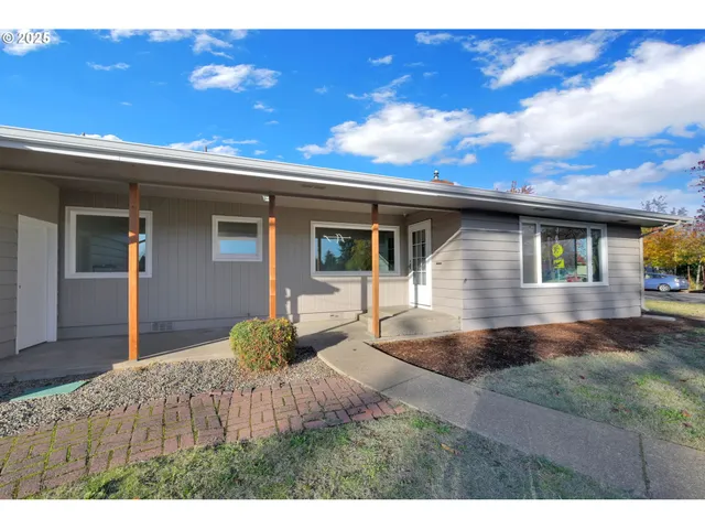 $399,000 | 920 West 10th Avenue, Junction City, OR 97448